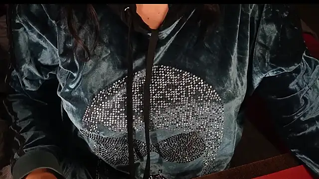 Snapshot of -AyeshaSinghania- chatting on December 3, 3:33 pm -AyeshaSinghania- online show from December 3, 3:33 pm