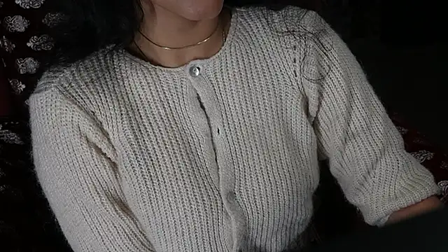 Snapshot of -AyeshaSinghania- chatting on February 17, 10:40 am -AyeshaSinghania- online show from February 17, 10:40 am