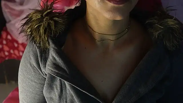 Snapshot of -AyeshaSinghania- chatting on December 1, 3:39 pm -AyeshaSinghania- online show from December 1, 3:39 pm