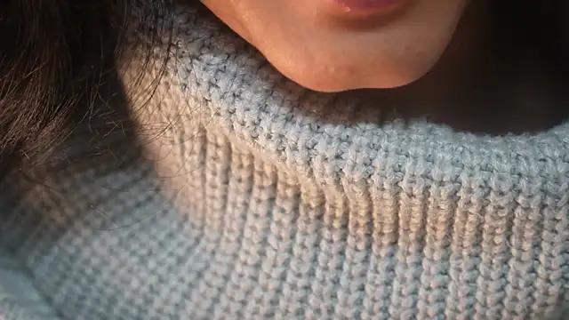 Snapshot of -AyeshaSinghania- chatting on December 17, 5:19 pm -AyeshaSinghania- online show from December 17, 5:19 pm