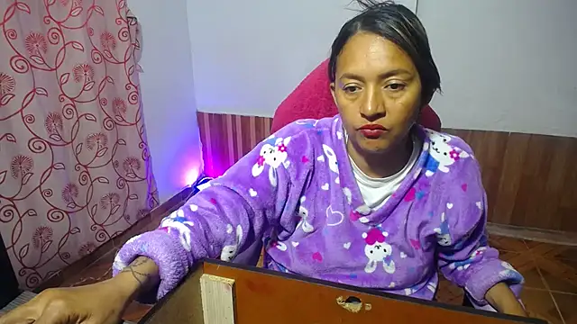 Snapshot of daleska_ayala_1 chatting on February 22, 2:50 am daleska ayala 1 online show from February 22, 2:50 am