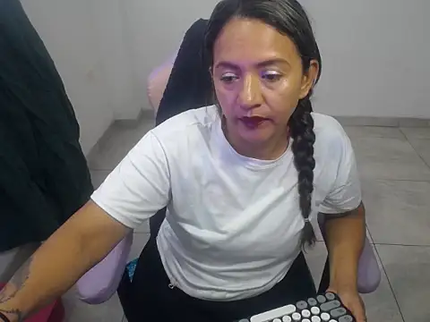 Snapshot of daleska_ayala_1 chatting on November 28, 9:28 pm daleska ayala 1 online show from November 28, 9:28 pm