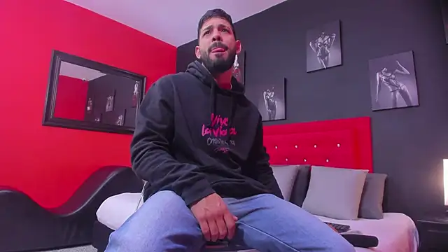 Snapshot of Thiagogomez chatting on December 17, 12:33 pm Thiagogomez online show from December 17, 12:33 pm