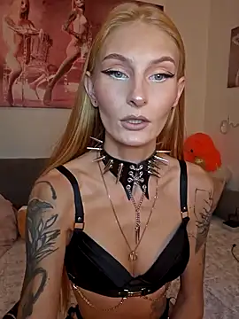 Snapshot of LessiaMia chatting on December 3, 10:17 am LessiaMia online show from December 3, 10:17 am