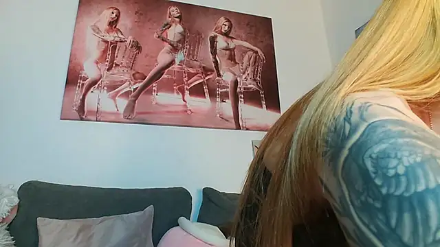 Snapshot of LessiaMia chatting on March 13, 6:34 pm LessiaMia online show from March 13, 6:34 pm