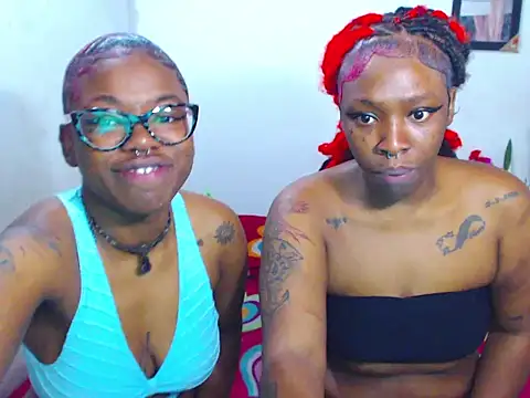 Snapshot of The_wickles_4443 chatting on February 15, 3:52 am The wickles 4443 online show from February 15, 3:52 am