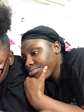 Snapshot of The_wickles_4443 chatting on October 21, 7:58 pm The wickles 4443 online show from October 21, 7:58 pm