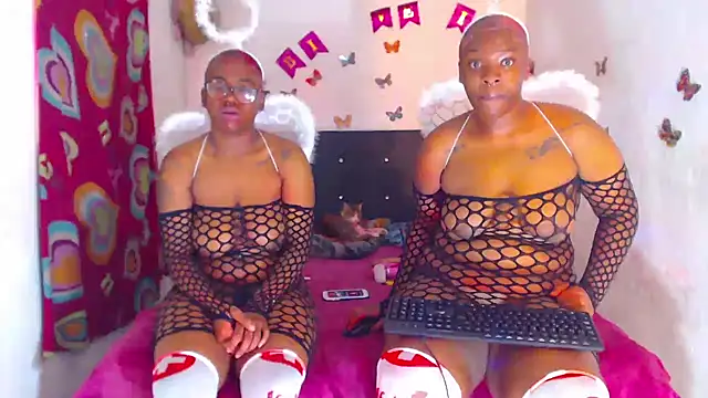 Snapshot of The_wickles_4443 chatting on November 15, 5:09 pm The wickles 4443 online show from November 15, 5:09 pm