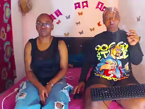 Snapshot of The_wickles_4443 chatting on November 18, 5:28 pm The wickles 4443 online show from November 18, 5:28 pm