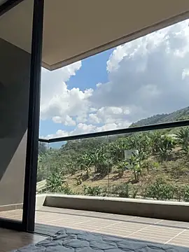 Snapshot of Helenbronwx chatting on January 17, 6:23 pm Helenbronwx online show from January 17, 6:23 pm