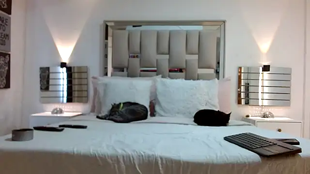 Snapshot of hellen_martin chatting on October 27, 8:46 pm hellen martin online show from October 27, 8:46 pm