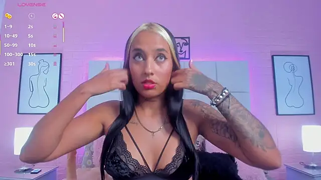 charlotte kisss online show from April 14, 6:36 pm