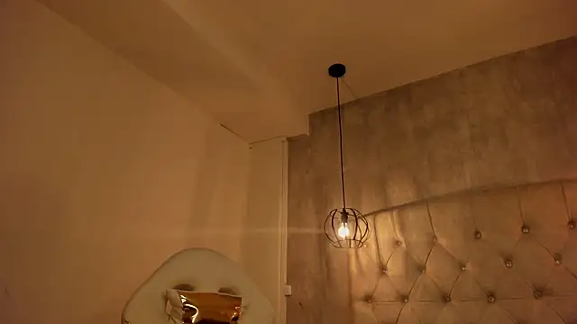 Snapshot of Alice_Laurentt chatting on February 15, 9:16 am Alice Laurentt online show from February 15, 9:16 am