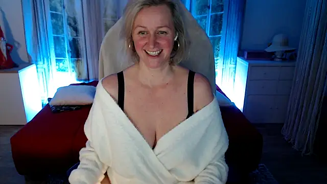 Snapshot of MarleneBloem chatting on December 16, 5:40 pm MarleneBloem online show from December 16, 5:40 pm