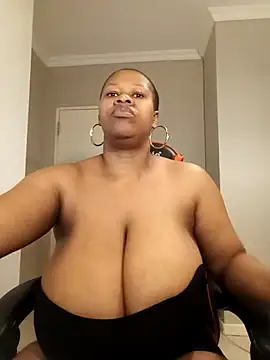 bustylisa1983 online show from September 13, 5:29 am