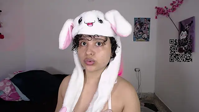 Snapshot of lou_cute chatting on November 11, 9:09 am lou cute online show from November 11, 9:09 am