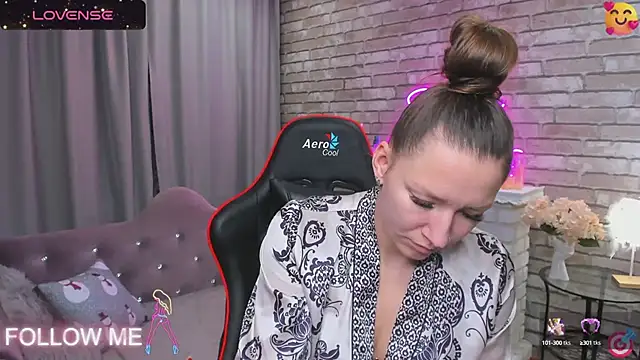 Snapshot of SarahCoksss chatting on January 31, 12:06 am SarahCoksss online show from January 31, 12:06 am