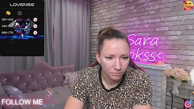 Snapshot of SarahCoksss chatting on February 2, 1:23 am SarahCoksss online show from February 2, 1:23 am