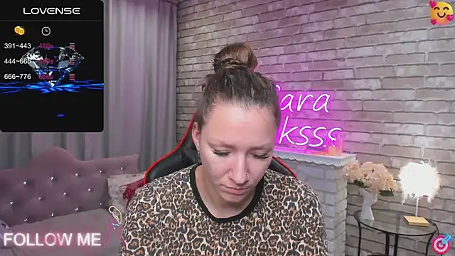 Snapshot of SarahCoksss chatting on February 4, 12:29 am SarahCoksss online show from February 4, 12:29 am