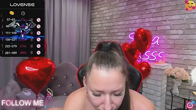 Snapshot of SarahCoksss chatting on February 8, 6:33 am SarahCoksss online show from February 8, 6:33 am