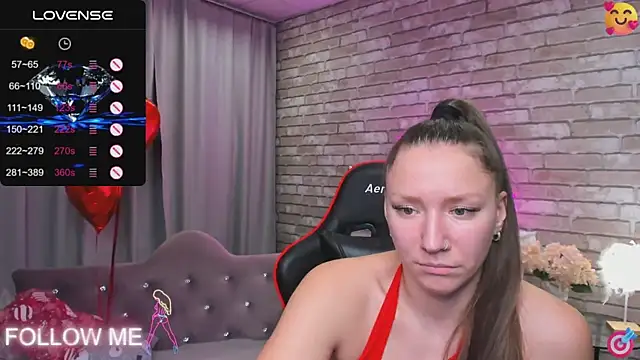 Snapshot of SarahCoksss chatting on February 11, 3:29 am SarahCoksss online show from February 11, 3:29 am