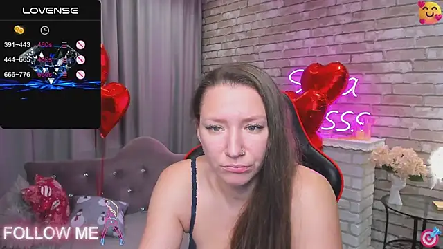 Snapshot of SarahCoksss chatting on February 13, 3:29 am SarahCoksss online show from February 13, 3:29 am