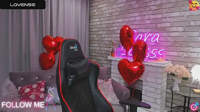 Snapshot of SarahCoksss chatting on February 16, 3:58 am SarahCoksss online show from February 16, 3:58 am