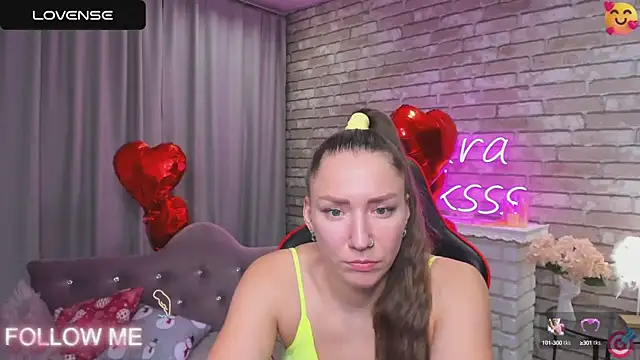 Snapshot of SarahCoksss chatting on February 19, 3:28 am SarahCoksss online show from February 19, 3:28 am