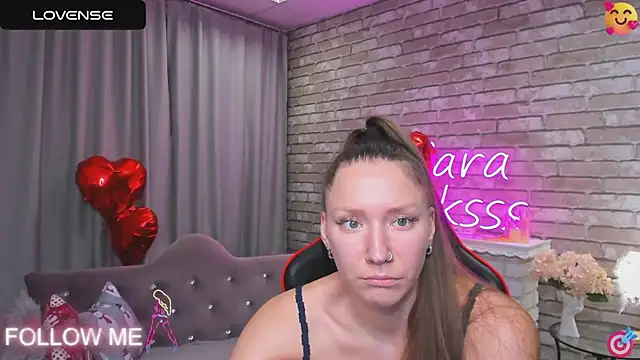 Snapshot of SarahCoksss chatting on February 20, 3:23 am SarahCoksss online show from February 20, 3:23 am