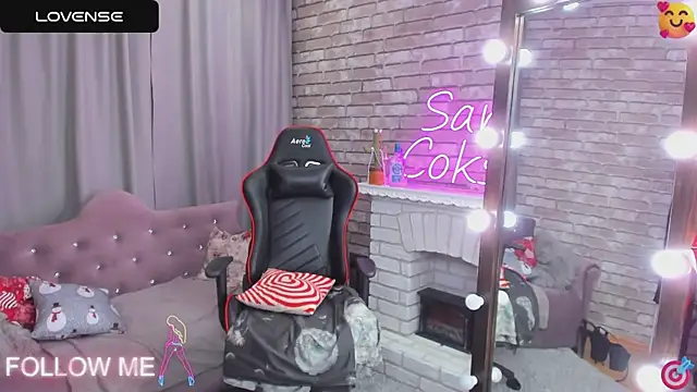 Snapshot of SarahCoksss chatting on March 11, 12:11 am SarahCoksss online show from March 11, 12:11 am