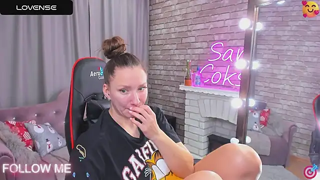 Snapshot of SarahCoksss chatting on March 22, 3:30 am SarahCoksss online show from March 22, 3:30 am