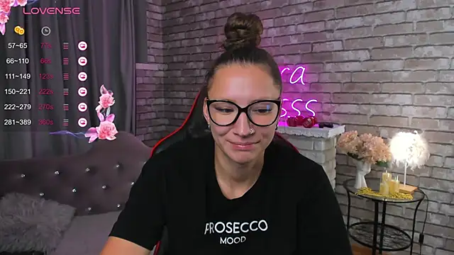 Snapshot of SarahCoksss chatting on October 2, 1:12 am SarahCoksss online show from October 2, 1:12 am