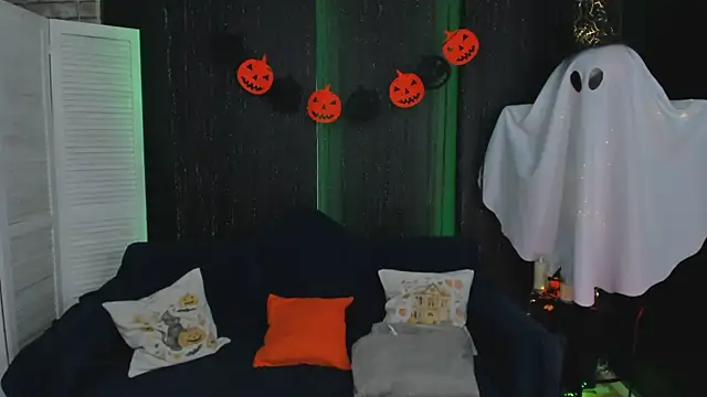 Snapshot of SarahCoksss chatting on October 28, 1:20 am SarahCoksss online show from October 28, 1:20 am