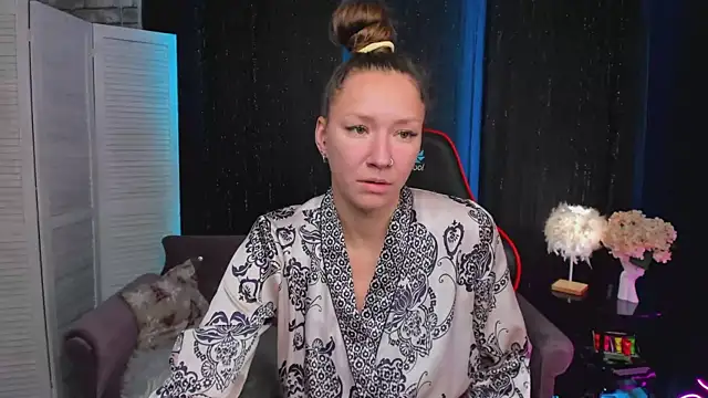 Snapshot of SarahCoksss chatting on November 11, 12:54 am SarahCoksss online show from November 11, 12:54 am