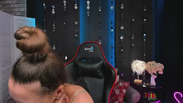 Snapshot of SarahCoksss chatting on December 4, 11:57 pm SarahCoksss online show from December 4, 11:57 pm