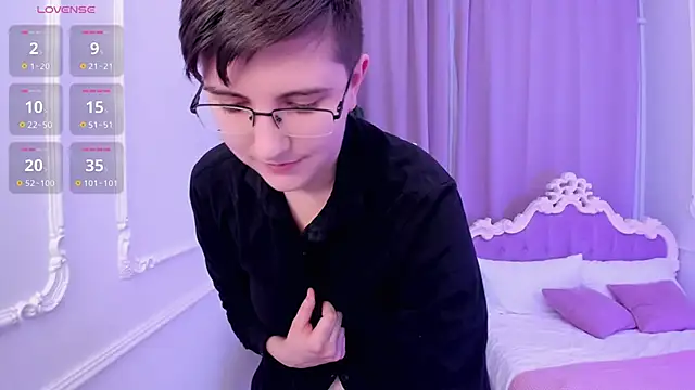 Snapshot of Lily_Marlin chatting on February 22, 12:16 am Lily Marlin online show from February 22, 12:16 am