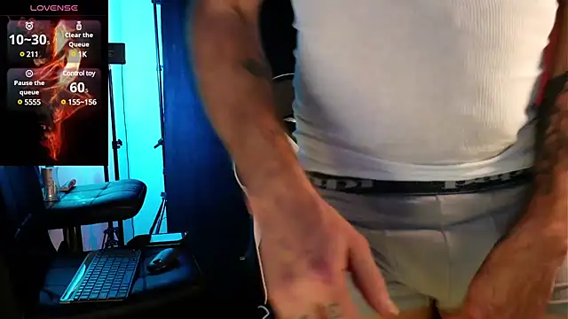 Snapshot of FiftyShadez chatting on February 2, 5:42 am FiftyShadez online show from February 2, 5:42 am