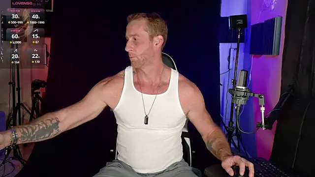 Snapshot of FiftyShadez chatting on September 21, 7:59 pm FiftyShadez online show from September 21, 7:59 pm