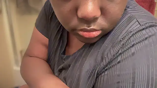 Yagurl  west online show from January 28, 4:30 pm