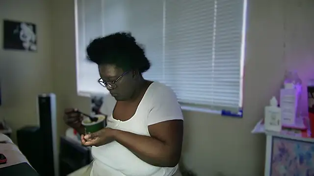 Yagurl  west online show from February 20, 1:14 am