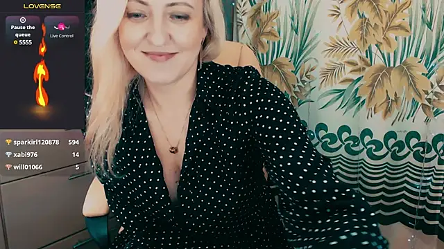 ElysonLang online show from December 12, 11:03 pm