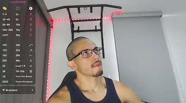 russthiago online show from February 8, 3:00 pm