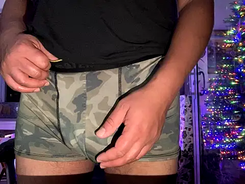 Snapshot of ThickDick_Daddy chatting on December 5, 7:39 am ThickDick Daddy online show from December 5, 7:39 am