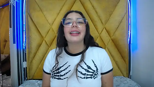 Paola Lyon  online show from February 7, 9:04 pm