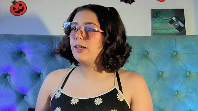 Paola Lyon  online show from November 12, 6:08 pm