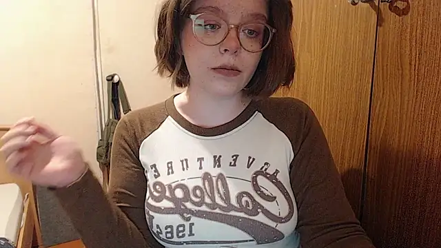 Snapshot of Chmiri_cb chatting on December 14, 7:03 pm Chmiri cb online show from December 14, 7:03 pm