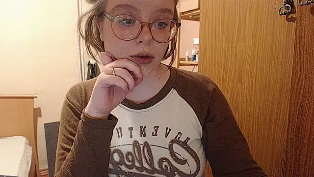 Snapshot of Chmiri_cb chatting on December 28, 6:29 pm Chmiri cb online show from December 28, 6:29 pm