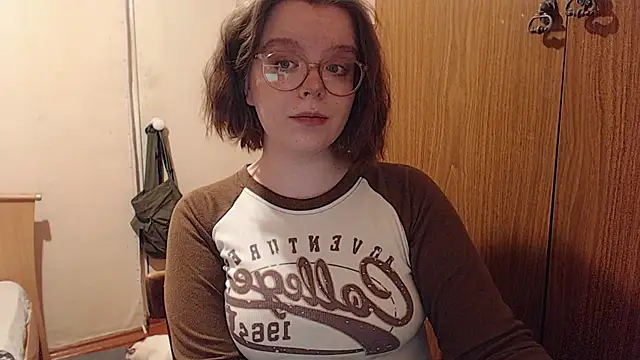 Snapshot of Chmiri_cb chatting on January 12, 3:17 am Chmiri cb online show from January 12, 3:17 am