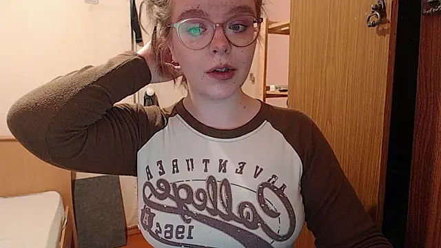 Snapshot of Chmiri_cb chatting on January 19, 4:44 am Chmiri cb online show from January 19, 4:44 am