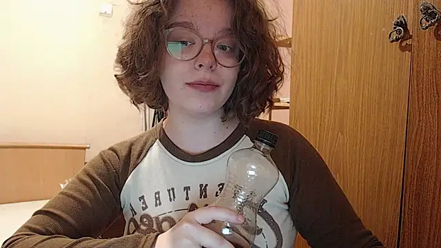 Snapshot of Chmiri_cb chatting on February 8, 12:39 pm Chmiri cb online show from February 8, 12:39 pm